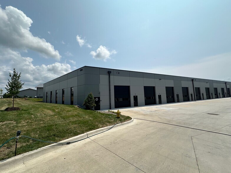 More Photos Of 800 Interstate Pky, Waukee Warehouse For Sale