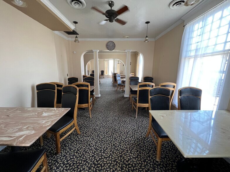 More Photos Of 4905 W Tuscarawas St, Canton Restaurant For Lease