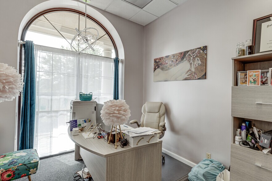 More Photos Of 102-112 Town Center Dr, Warren Office For Lease