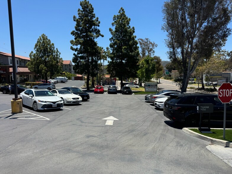 More Photos Of 12889 Rancho Penasquitos Blvd, San Diego Freestanding For Lease