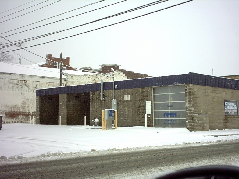 More Photos Of 2 W Main St, Cambridge City Carwash For Lease