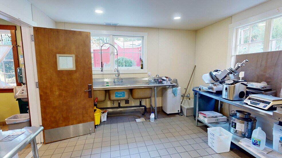 More Photos Of 380 Bohemian Hwy, Sebastopol Storefront Retail Residential For Sale