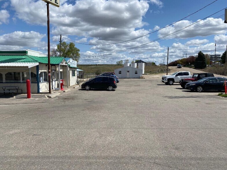 More Photos Of 500 Sand Hollow Rd, Caldwell Service Station For Sale