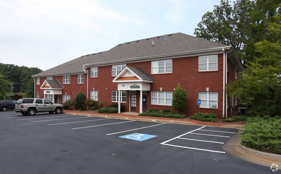 Primary Photo Of 327 Dahlonega St, Cumming Office For Lease