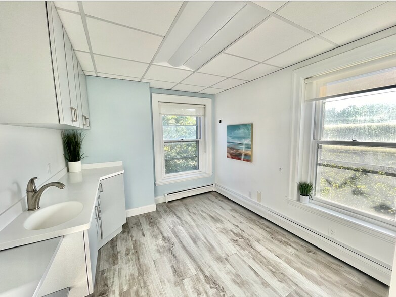 More Photos Of 1051 Beacon St, Brookline Medical For Sale