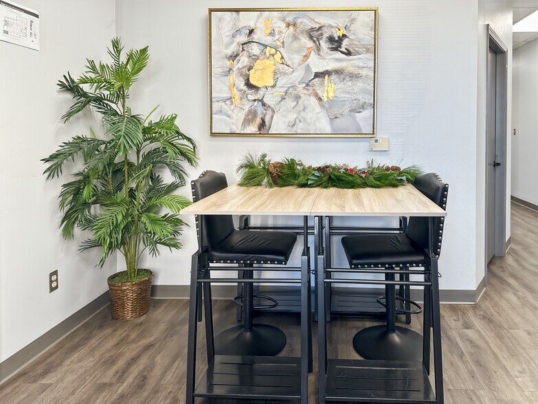 More Photos Of 6300 Riverside Plaza Ln NW, Albuquerque Coworking Space