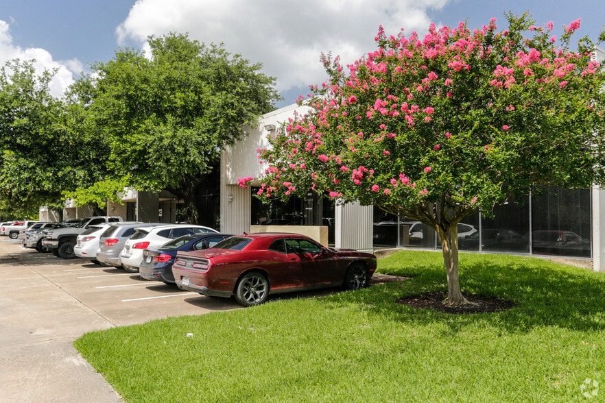 More Photos Of 10610-10618 Rockley Rd, Houston Unknown For Lease