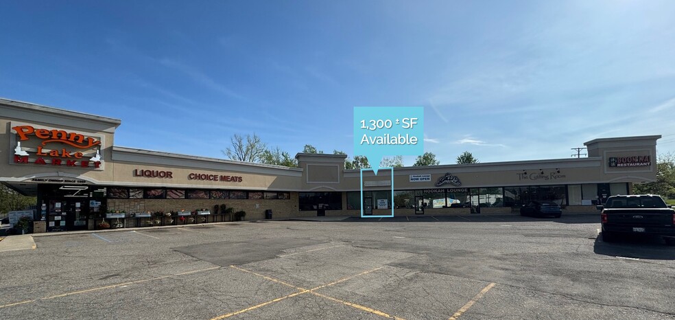 Primary Photo Of 1257-1270 S Commerce Rd, Walled Lake Storefront For Lease