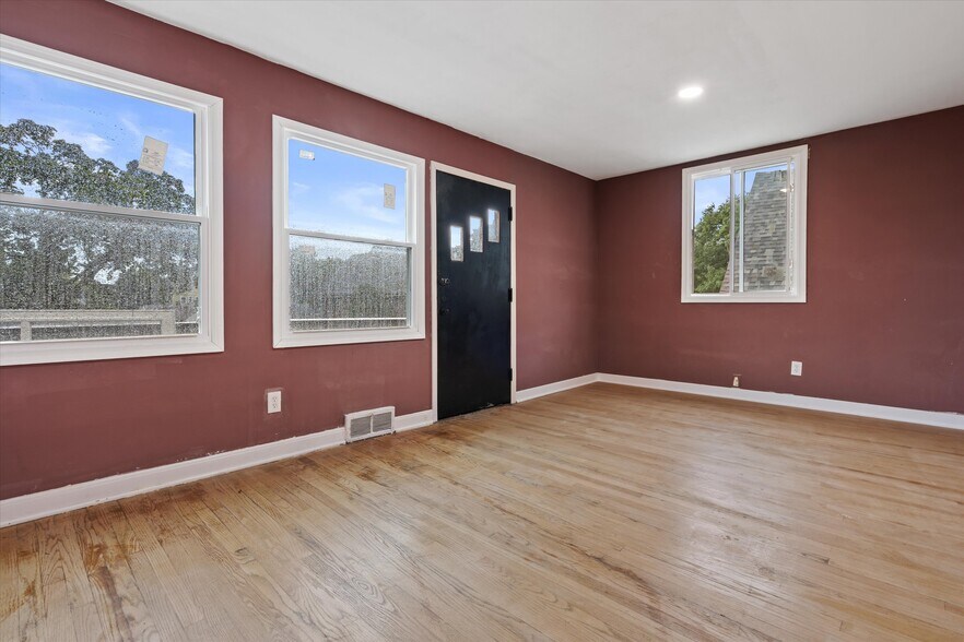 More Photos Of 1322 W Concordia Ave, Milwaukee Multifamily For Sale