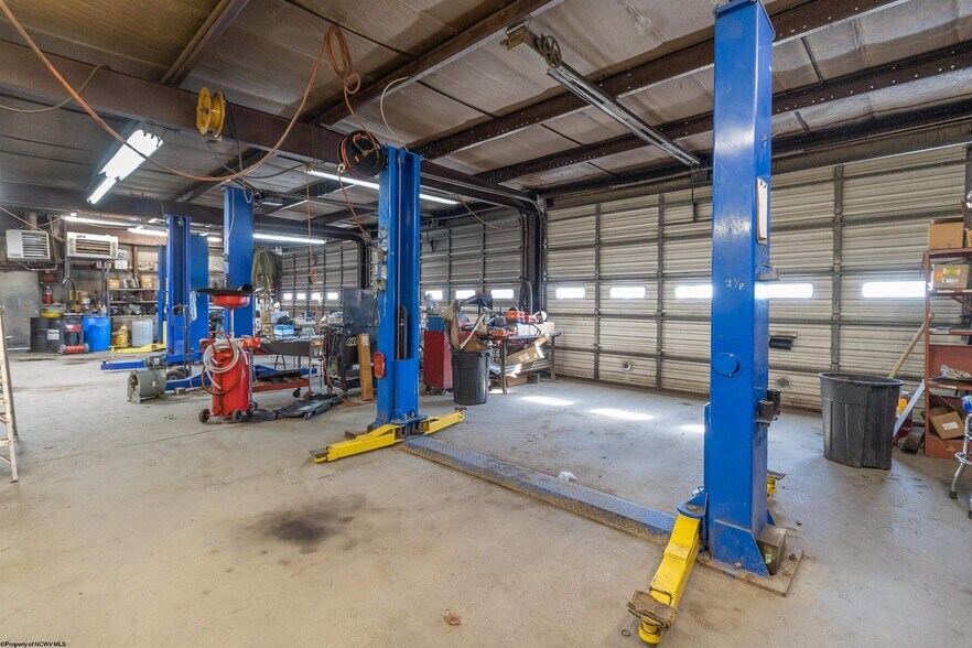 More Photos Of 109 Lodgeville Rd, Bridgeport Auto Repair For Sale