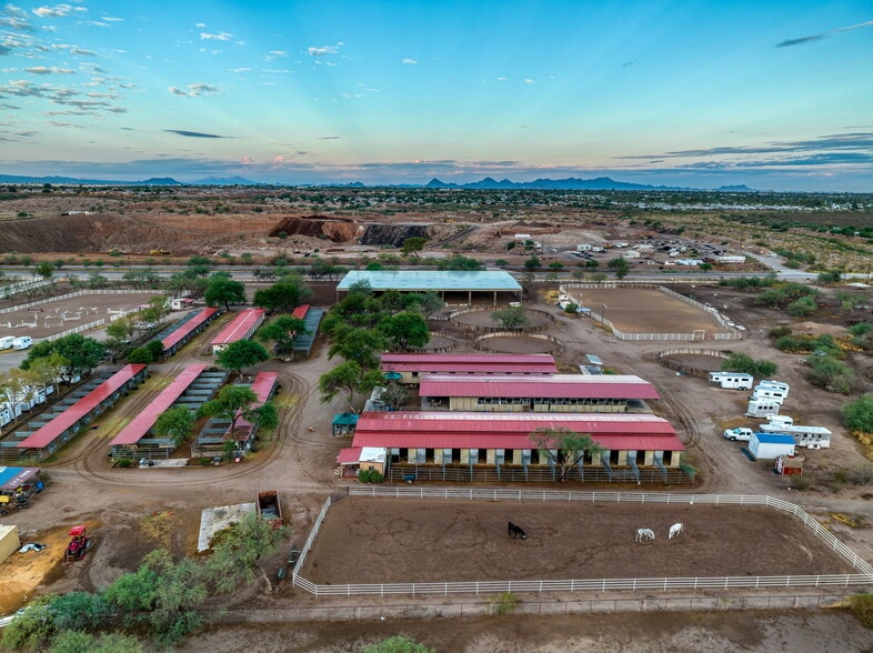 More Photos Of 9525 E Graf Ln, Tucson Horse Stables For Sale