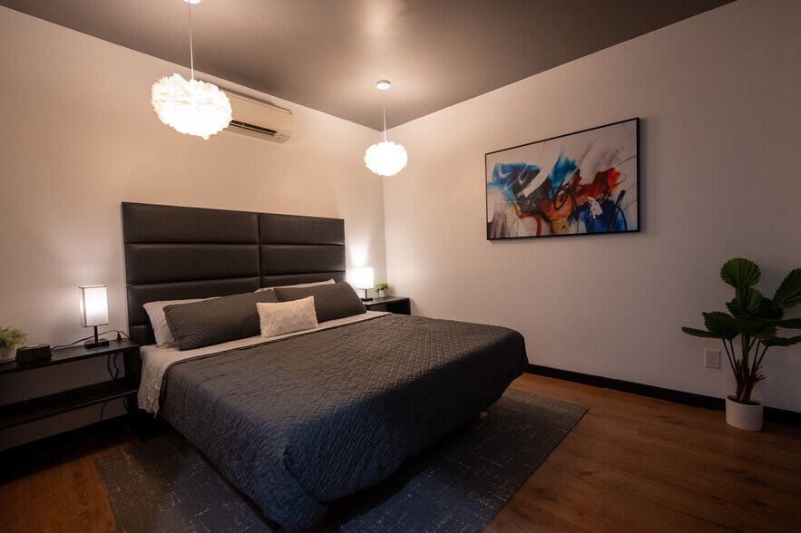 More Photos Of 217 W 6th St, Bloomington Apartments For Sale
