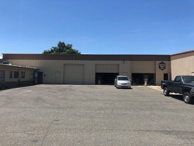 More Photos Of 110 Flocchini Cir, Lincoln Showroom For Lease