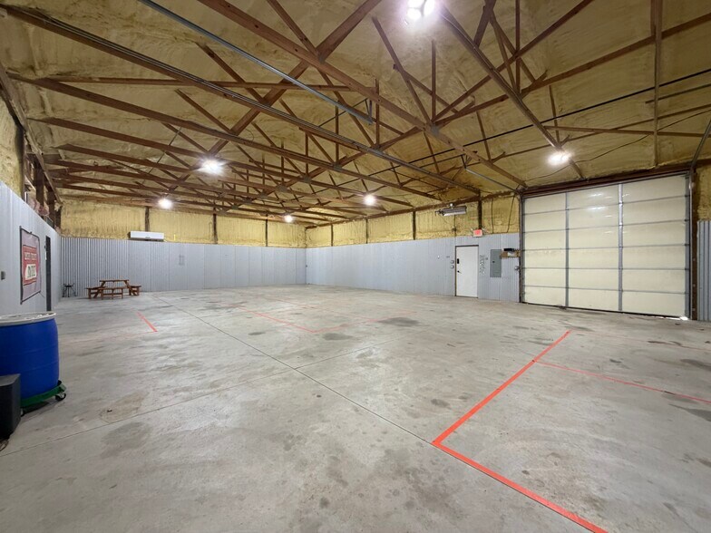 More Photos Of 8302 W 51st St, Tulsa Flex For Sale