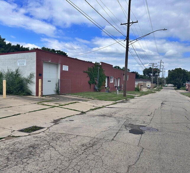 Primary Photo Of 1227 22nd St, Rockford Industrial For Sale