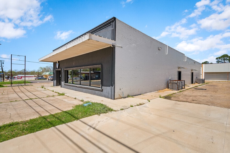 Primary Photo Of 312 Texas St, Natchitoches Specialty For Sale