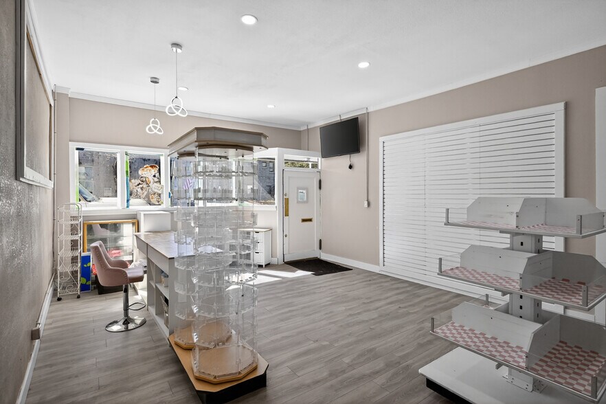 More Photos Of 118 S Broadway St, Yreka Restaurant For Sale