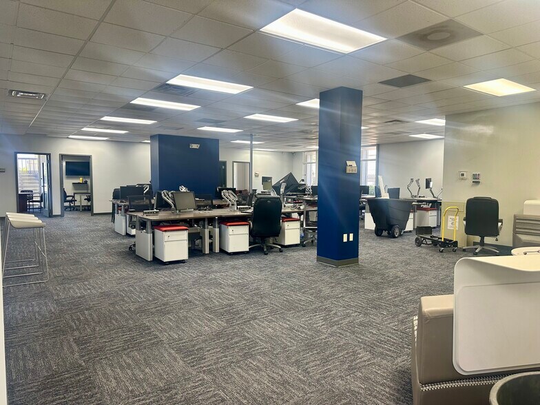 More Photos Of 5509 W Gray St, Tampa Office For Sale