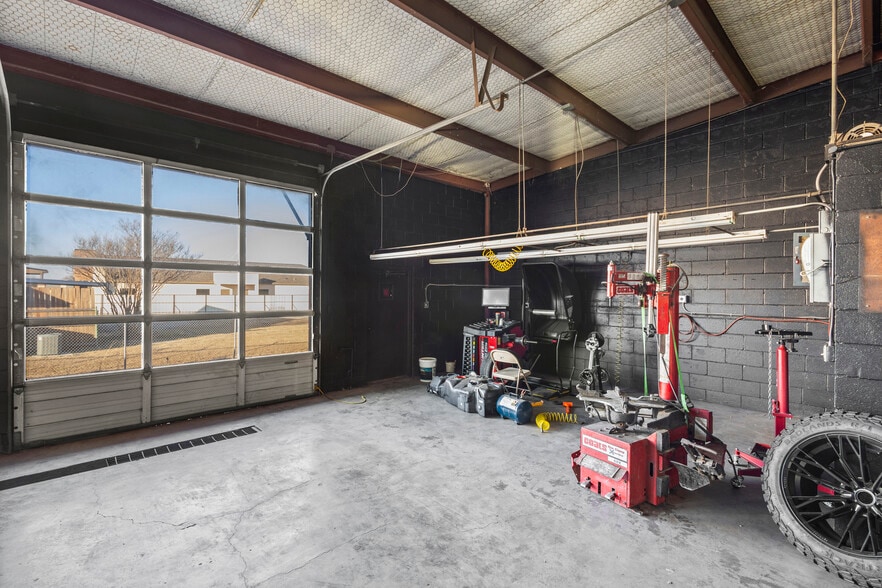 More Photos Of 502 N State Highway 342, Red Oak Industrial For Sale