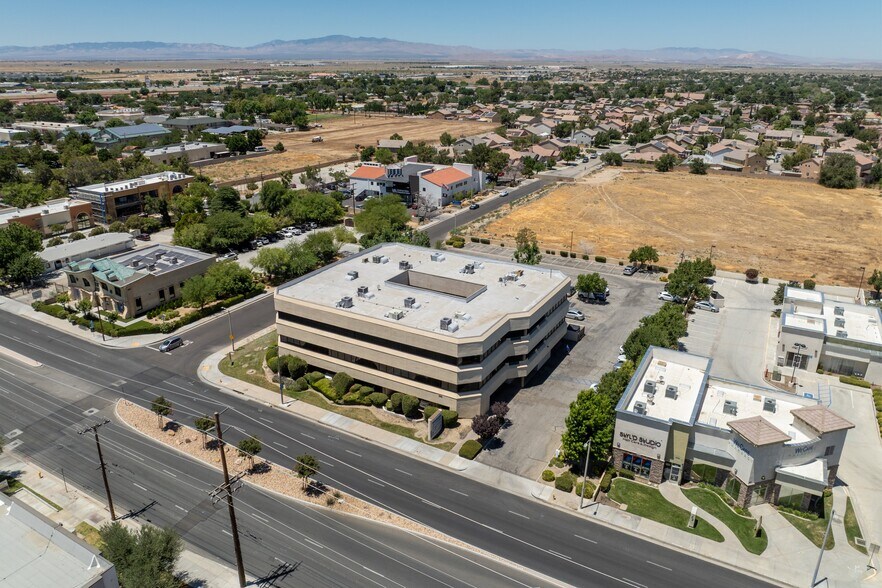 More Photos Of 1669 W Avenue J, Lancaster Medical For Lease