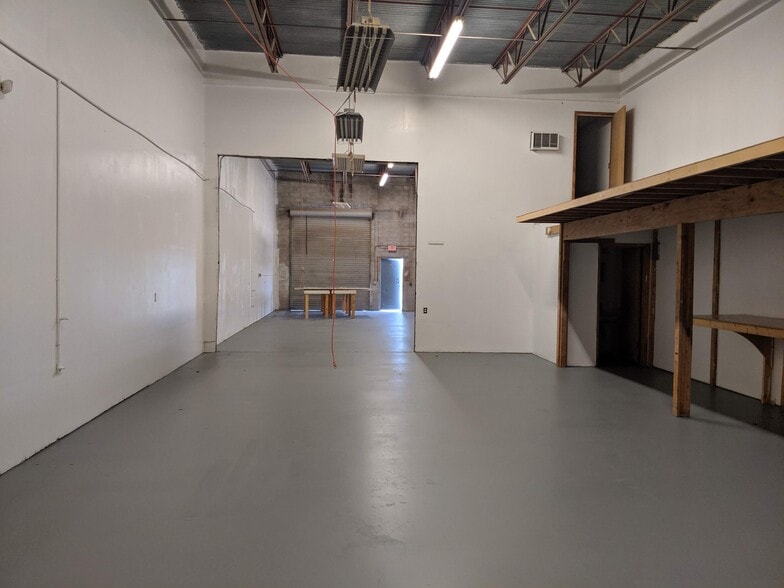 More Photos Of 3081 SE Dominica Ter, Stuart Manufacturing For Lease