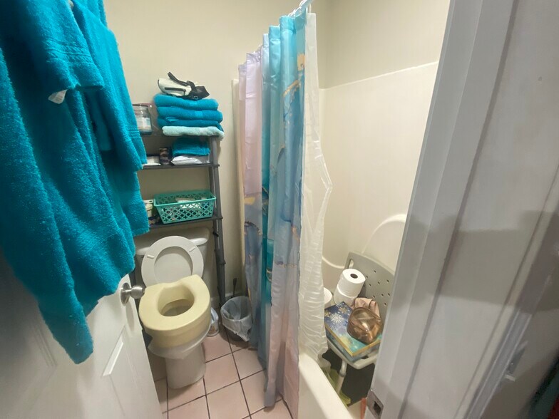 More Photos Of 1 Proactive Dr, New Florence Hotel For Sale