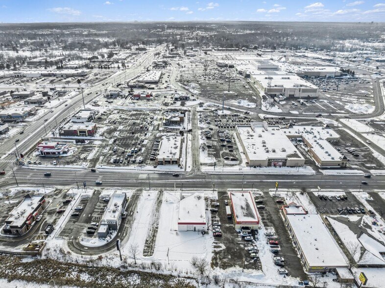 More Photos Of 1955 County Road D E, Maplewood Auto Repair For Sale