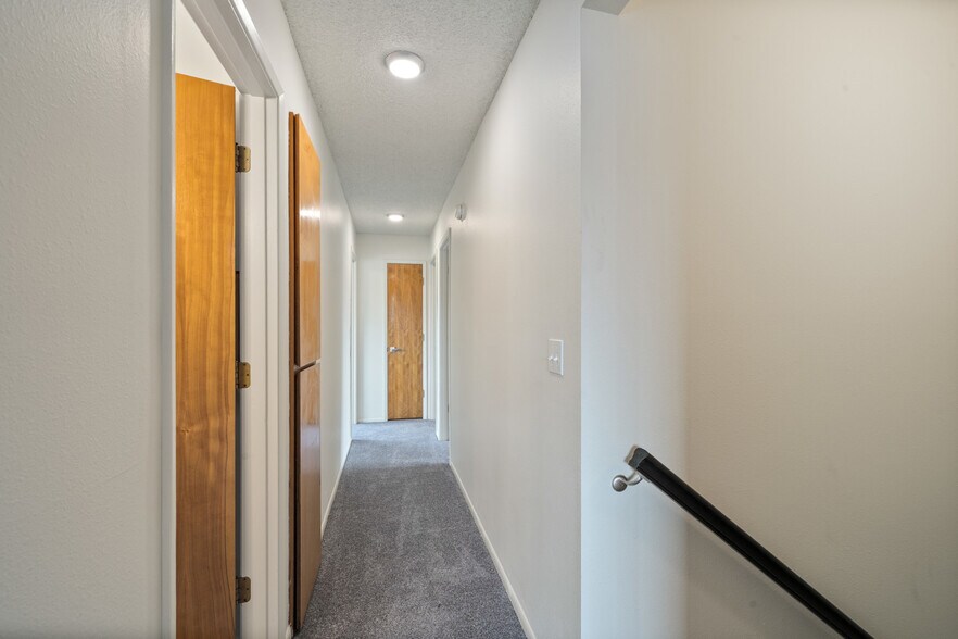 More Photos Of 1009-1011 Grove Ave, Tillamook Apartments For Sale