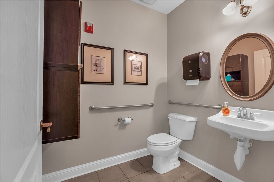 More Photos Of 3104 Creekside Village Dr NW, Kennesaw Loft Creative Space For Sale