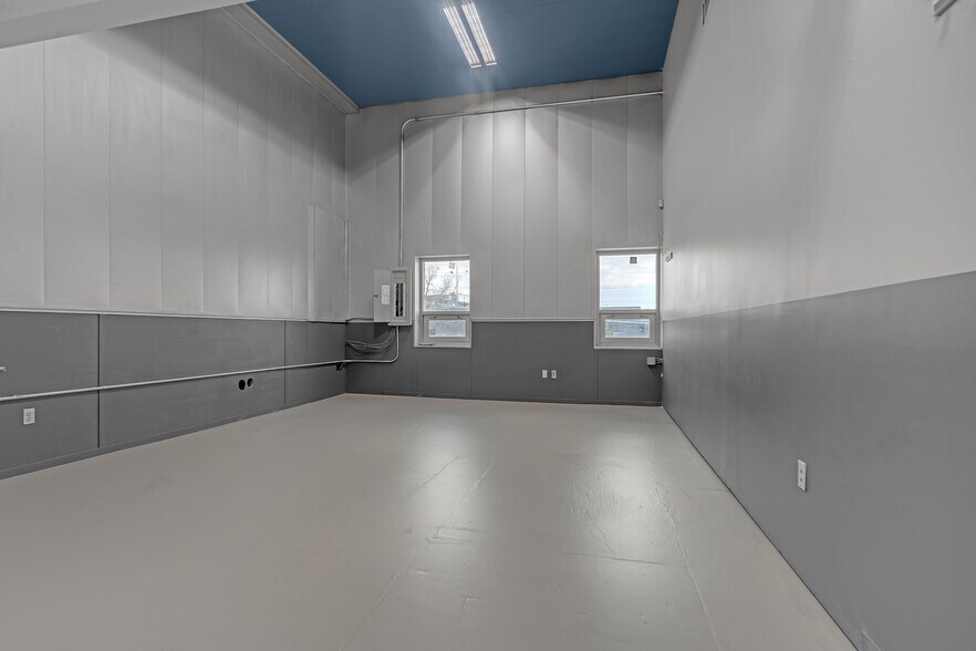 More Photos Of 3114 Tonnelle Ave, North Bergen Showroom For Lease