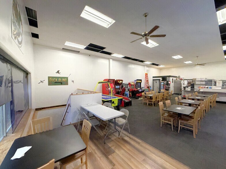 More Photos Of 309 Barclay Ave, Pine River Office For Sale
