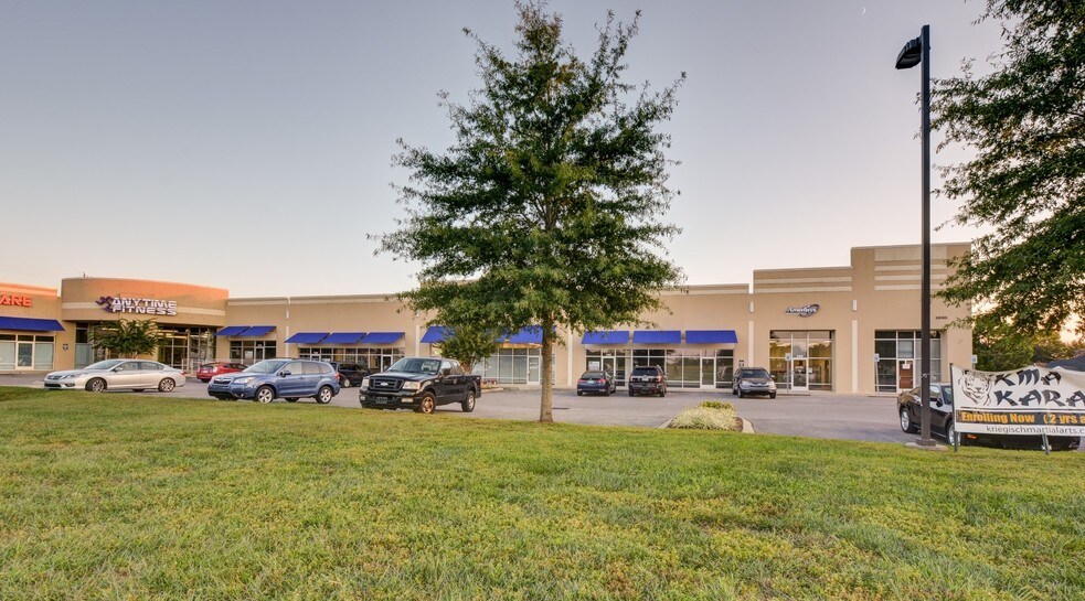 More Photos Of 2690 Madison St, Clarksville Storefront Retail Office For Lease