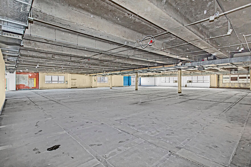 More Photos Of 3333 W Lake St, Chicago Manufacturing For Lease