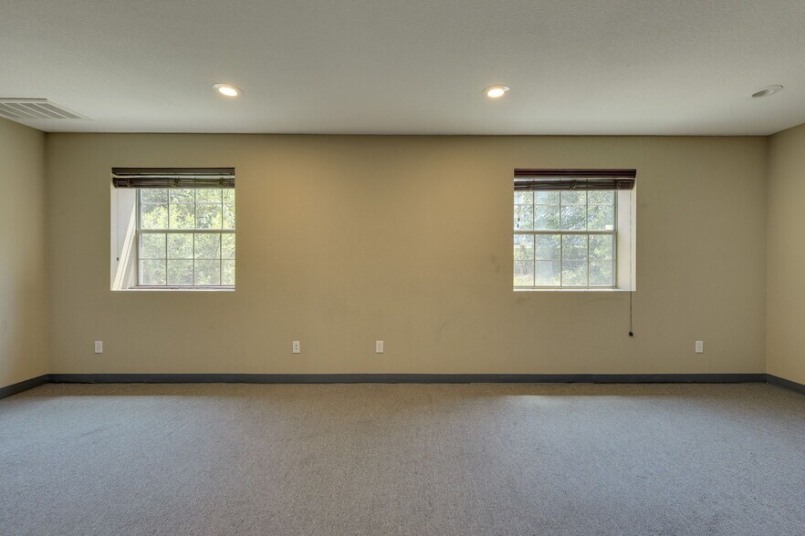 More Photos Of 14121 W US 290 Hwy, Austin Warehouse For Lease