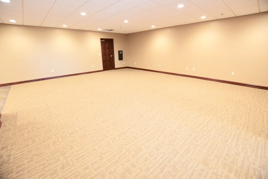 More Photos Of 401 W Villard St, Dickinson Storefront For Lease