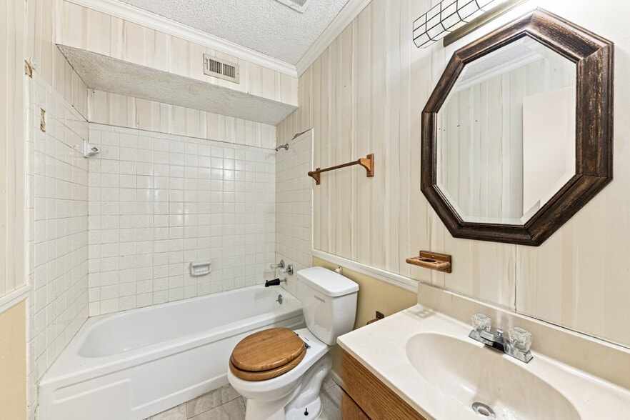 More Photos Of 1131 Babcock Rd, San Antonio Office Residential For Sale