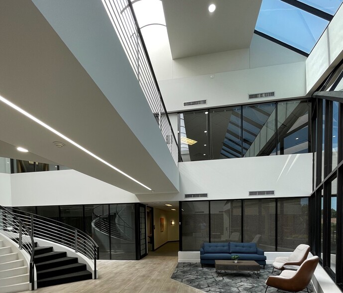 More Photos Of 6606 Lyndon B Johnson Fwy, Dallas Office For Lease