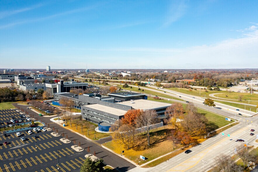More Photos Of 26555 Northwestern Hwy, Southfield Office For Lease