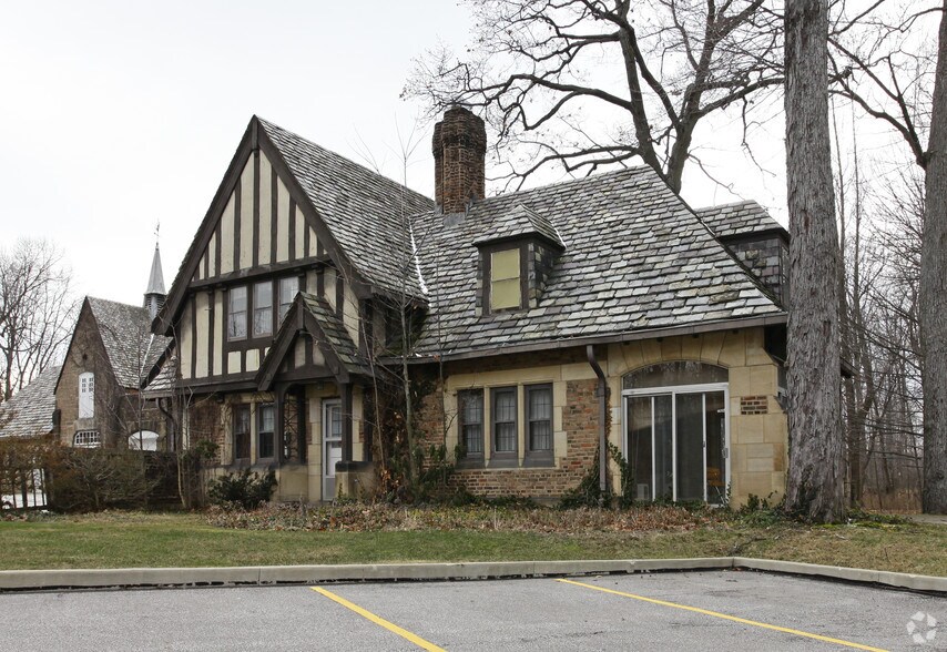 More Photos Of 24149-25389 Cedar Rd, Lyndhurst Unknown For Lease