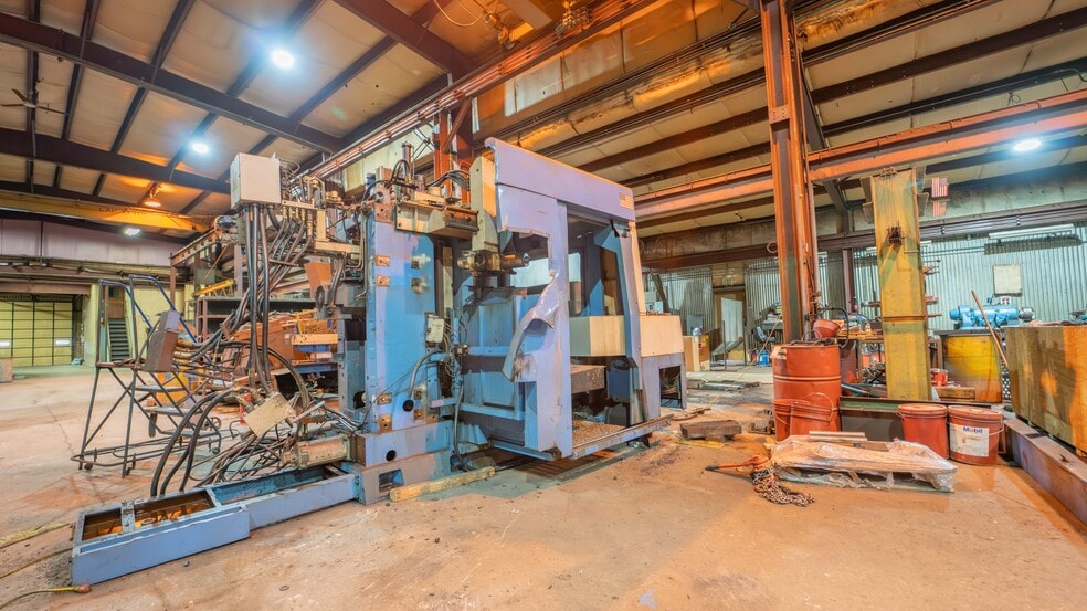 More Photos Of 1019 E Summit St, Crown Point Warehouse For Sale