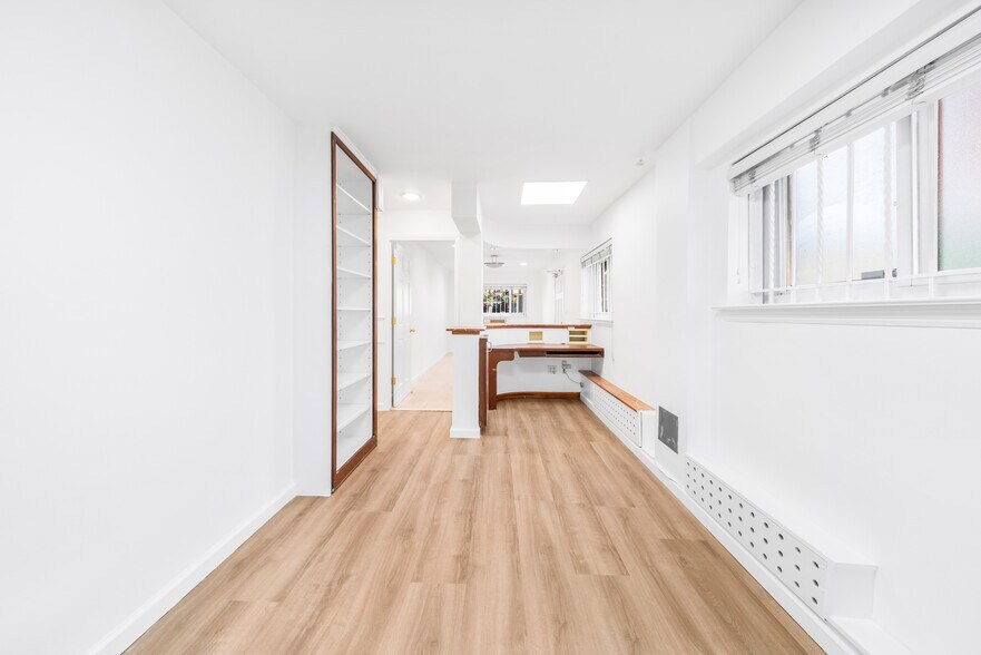 More Photos Of 2302 29th St, Astoria Office For Lease