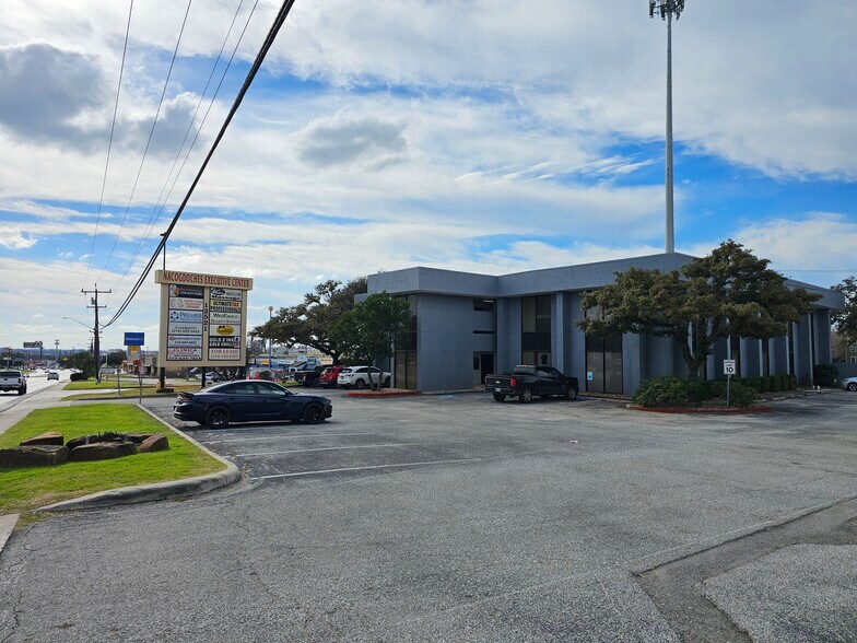 More Photos Of 12521 Nacogdoches Rd, San Antonio Medical For Lease