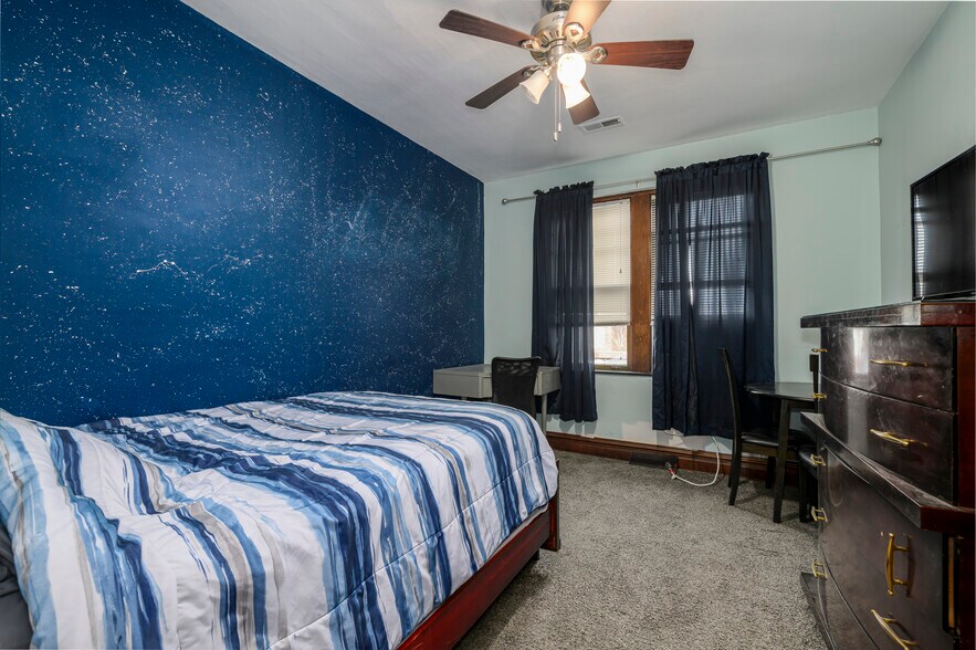 More Photos Of 5001 Pernod Ave, Saint Louis Flex For Sale