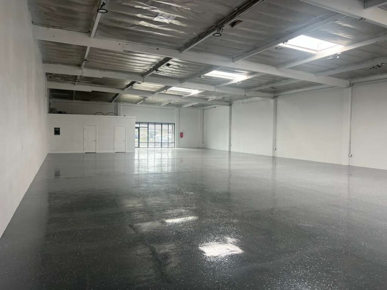 More Photos Of 1301-1307 E Edinger Ave, Santa Ana Showroom For Lease