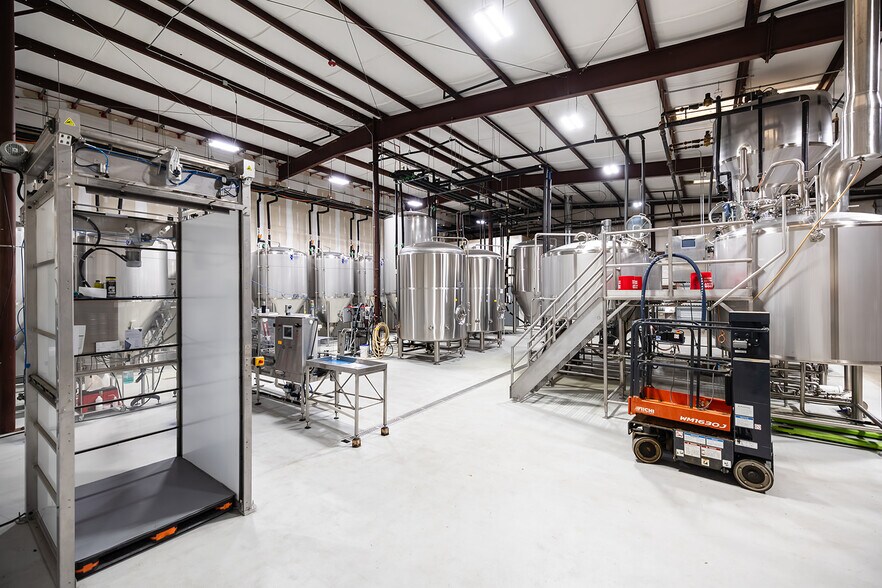 More Photos Of 110 Greenfield St, Wilmington General Retail For Sale