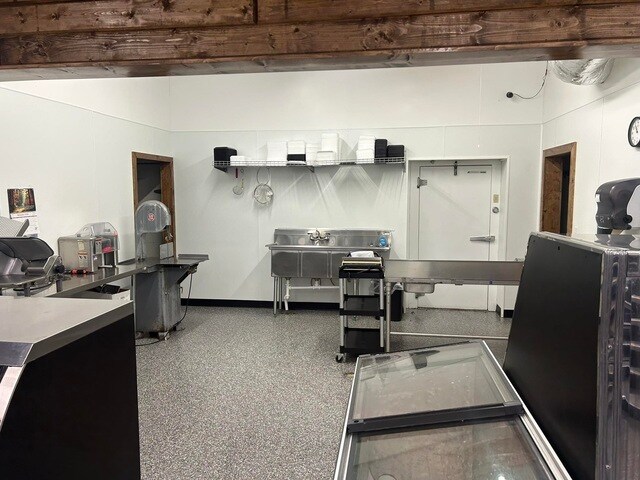 More Photos Of 120 S Monroe St, Golconda Supermarket For Sale
