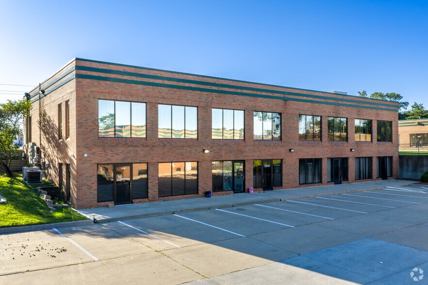 Primary Photo Of 2330 Rocklyn Dr, Urbandale Office For Lease