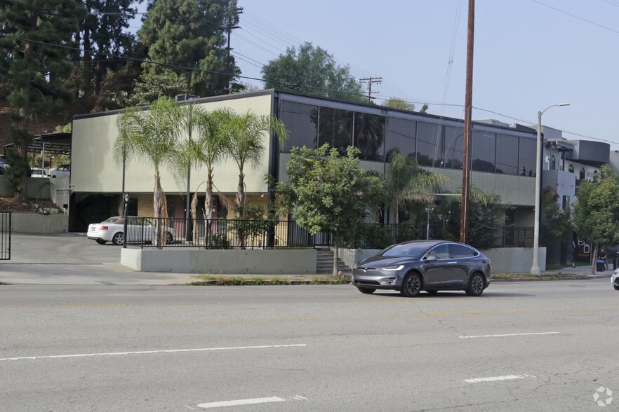 More Photos Of 10700 Ventura Blvd, Studio City Office For Lease