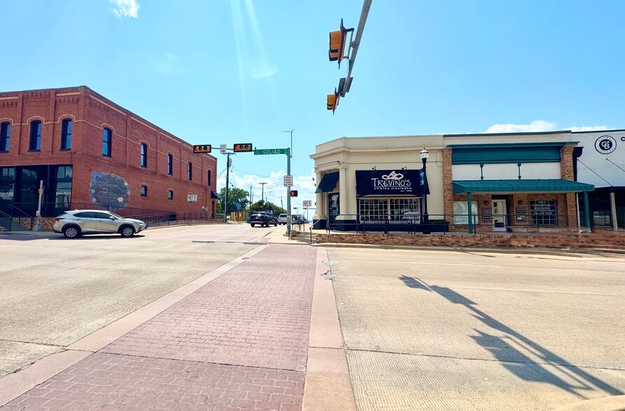 More Photos Of 101 N Goliad, Rockwall Restaurant For Lease