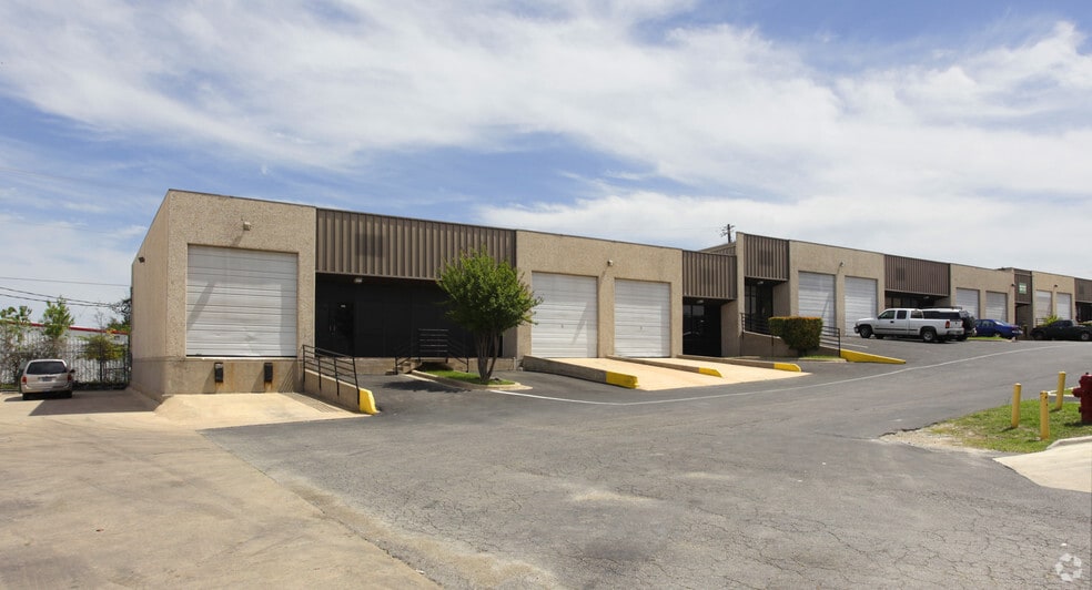 More Photos Of 404 W Powell Ln, Austin Warehouse For Lease